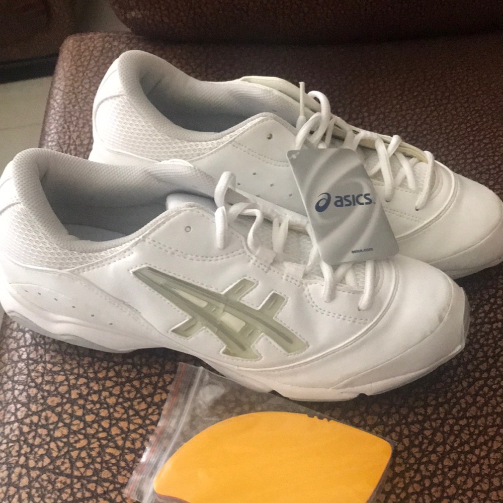 Brand New OAsics  shoes 👟